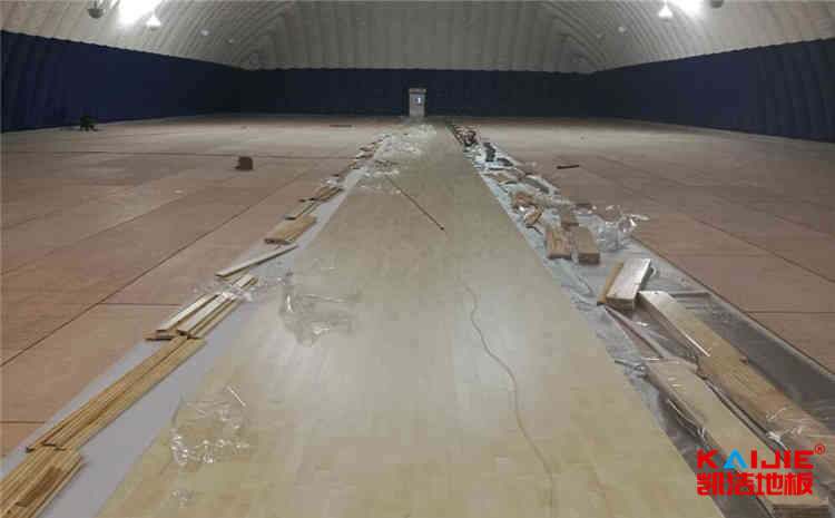 私人實(shí)木運(yùn)動(dòng)地板圖片