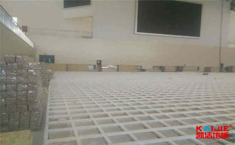 常用的風雨操場實木地板保養