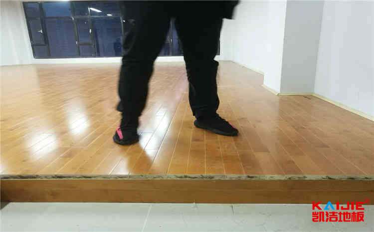 籃球場館木地板