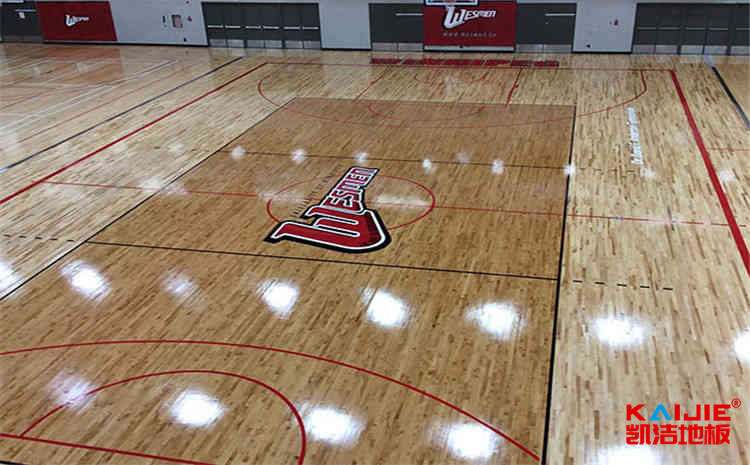 五角楓羽毛球館木地板怎么保養？
