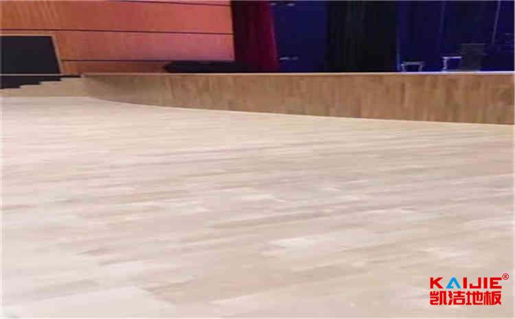 學校體育運動地板多少錢一平米？