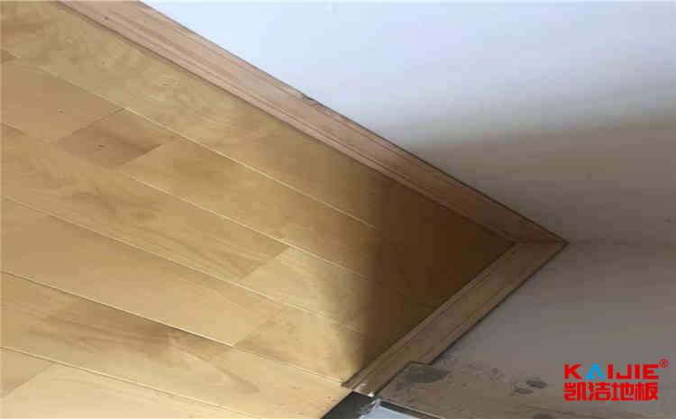 硬木企口羽毛球館木地板多少錢一平米？