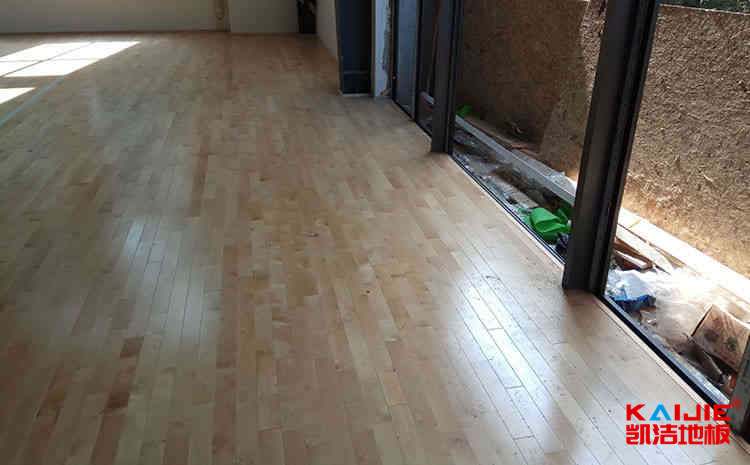 俄勒岡松舞臺(tái)木地板翻新施工