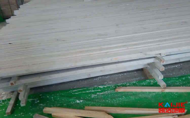 東莞有籃球場(chǎng)是木地板的嗎