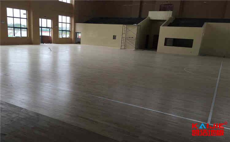 為什么籃球場館多用楓木實木地板