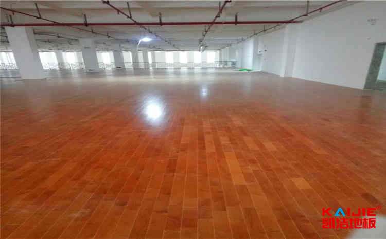 柞木籃球場實(shí)木地板批發(fā)