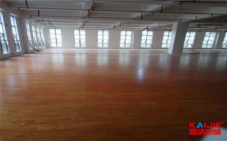 楓樺木體育場(chǎng)木地板價(jià)格