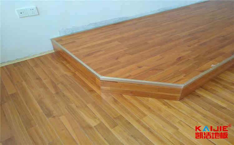 籃球場實(shí)木地板變形