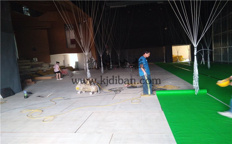 四川省樂山市沙灣區銅河廣場劇院舞臺實木運動地板案例—凱潔實木運動地板廠家