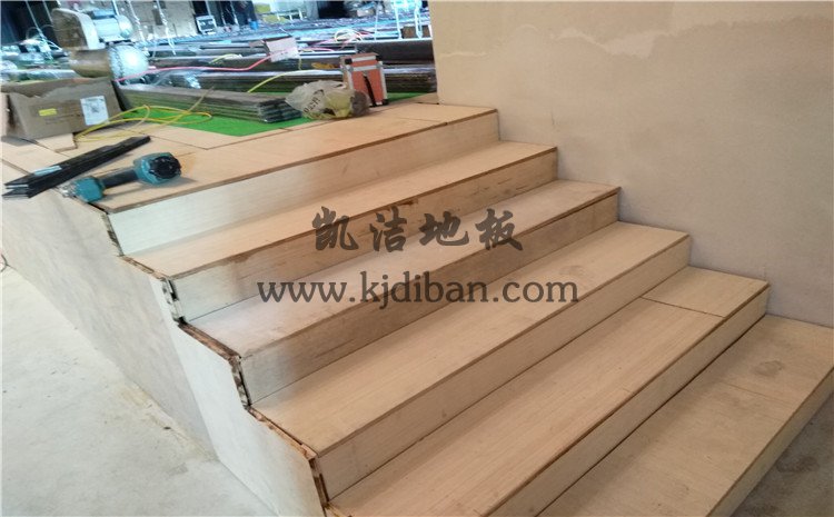 四川省樂山市沙灣區銅河廣場劇院舞臺實木運動地板案例—凱潔實木運動地板廠家