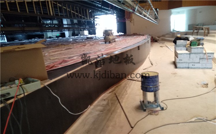 四川省樂山市沙灣區銅河廣場劇院舞臺實木運動地板案例—凱潔實木運動地板廠家